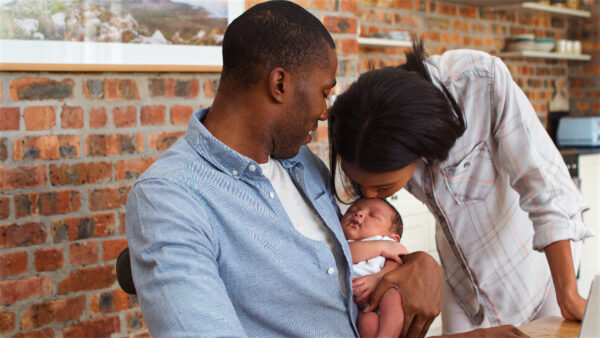 Surviving the first weeks with a newborn