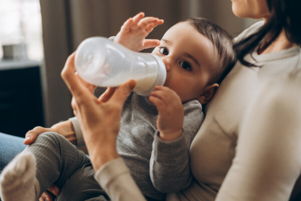 infant feeding struggles,baby feeding problems 0-6 months, newborn feeding difficulties, when to get feeding help