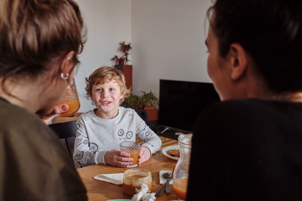Child talking to lesbian mothers - SKIDamarink KIDs Child talking to lesbian mothers