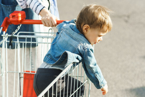 developmental red flags, child won't sit in cart