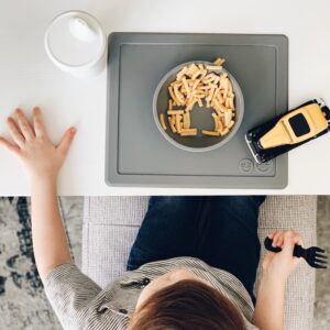 Child eating Mac n cheese with hidden veggies.picky eater lunch ideas